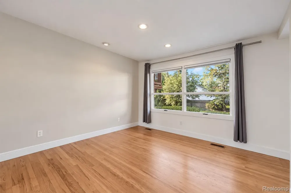 2564 Charel Court West Bloomfield Charter Township, MI 48324