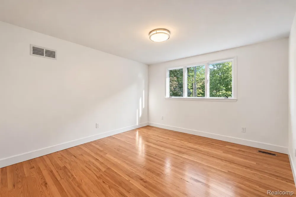 2564 Charel Court West Bloomfield Charter Township, MI 48324
