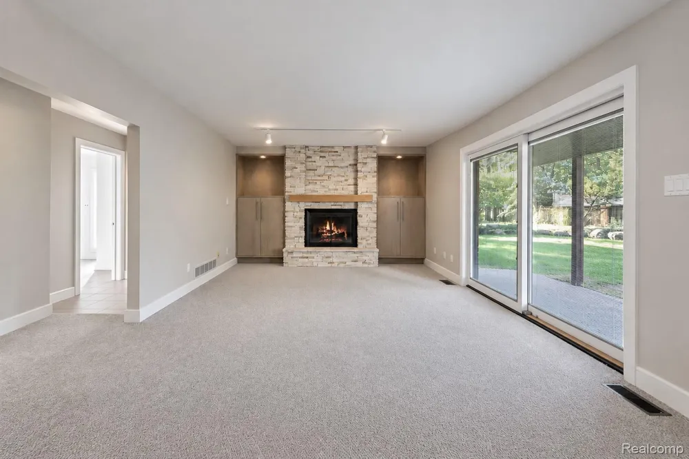 2564 Charel Court West Bloomfield Charter Township, MI 48324