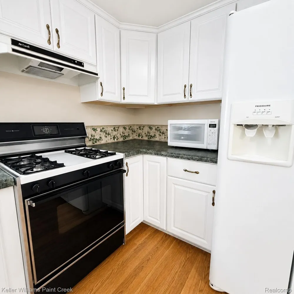 717 Mariday Street Orion Charter Township, MI 48362