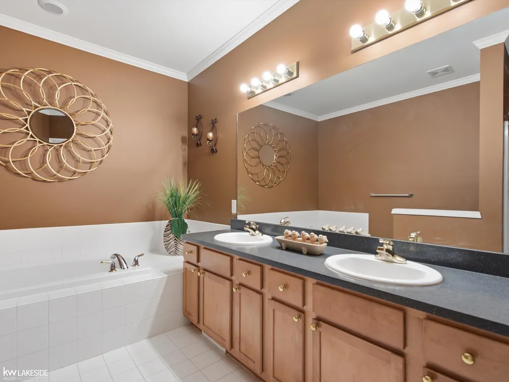 5721 Pinecroft Court Independence Charter Township, MI 48346