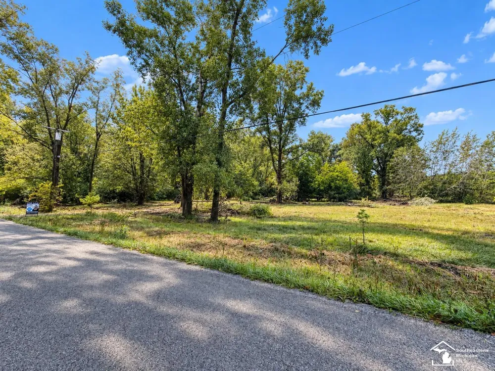 6718 Colf Road Carleton Village, MI 48117