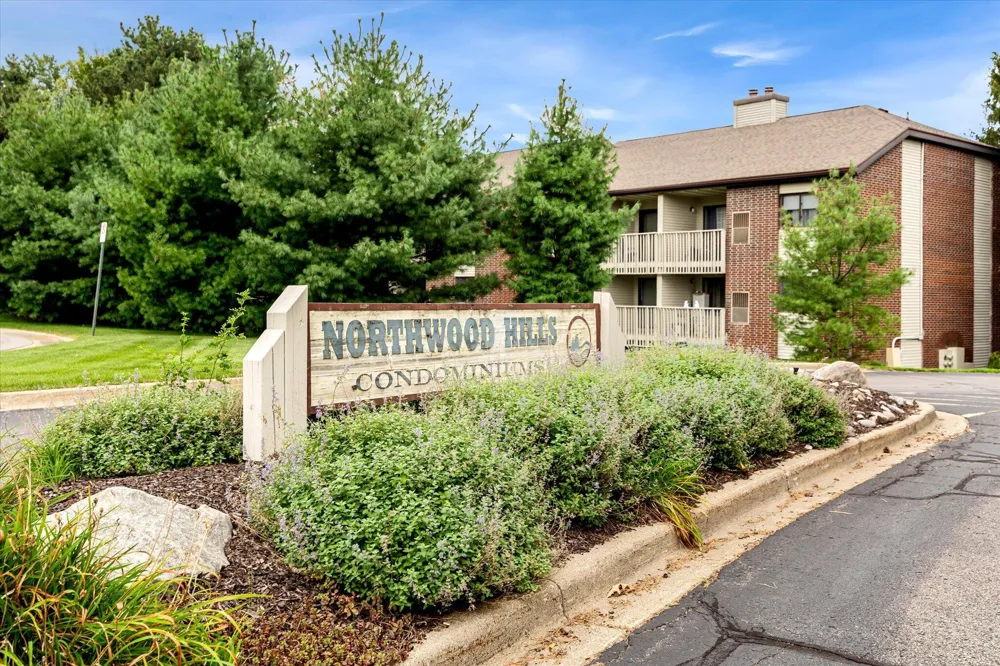 3344 Devonwood Hills NE Plainfield Charter Township, MI 49525