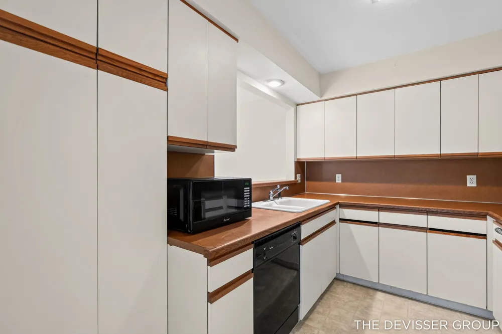 300 Farington Boulevard #3 Holland City, MI 49423
