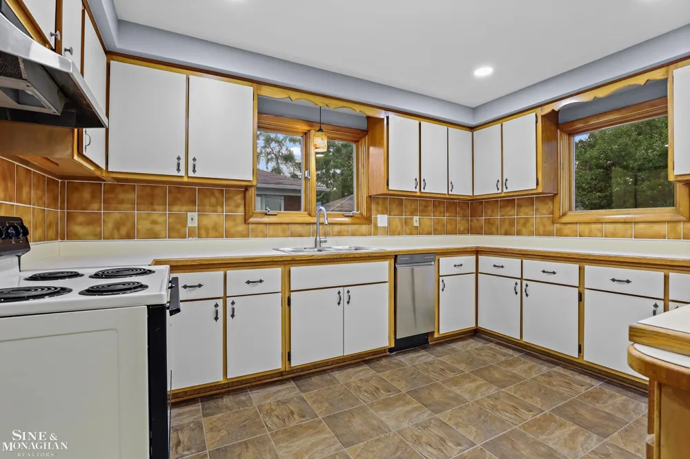 22120 Blackburn St Street St Clair Shores City, MI 48080