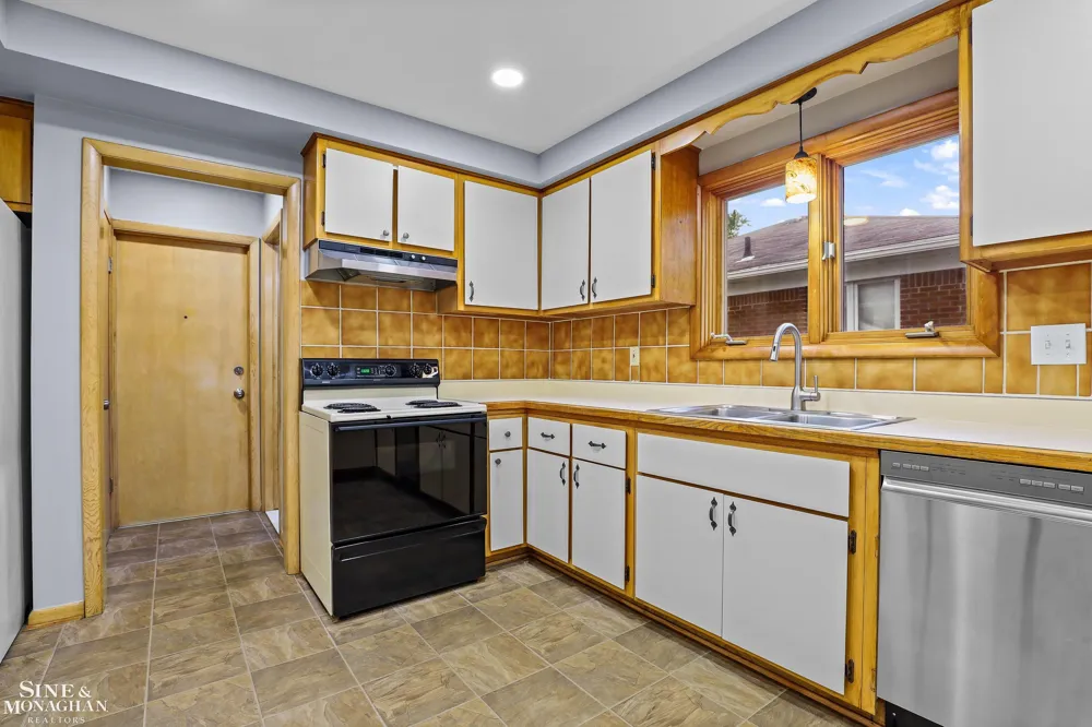 22120 Blackburn St Street St Clair Shores City, MI 48080