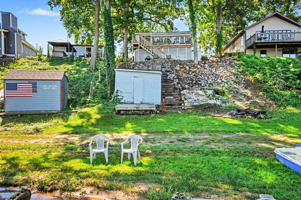 48164 70th Avenue Lawrence Township, MI 49045