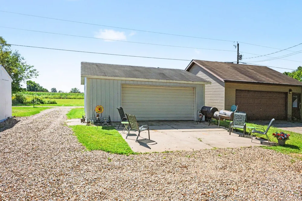 48164 70th Avenue Lawrence Township, MI 49045
