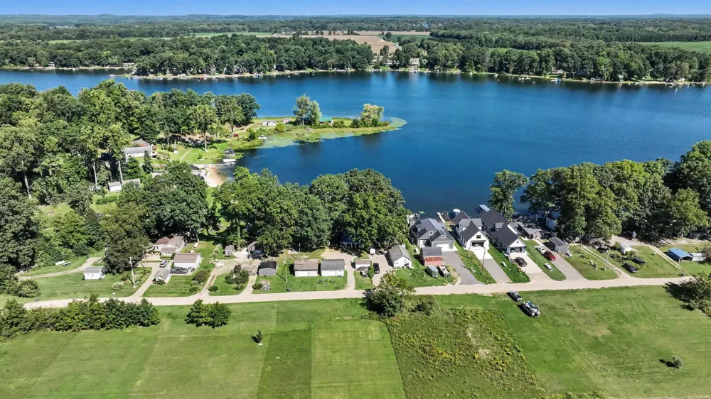 48164 70th Avenue Lawrence Township, MI 49045