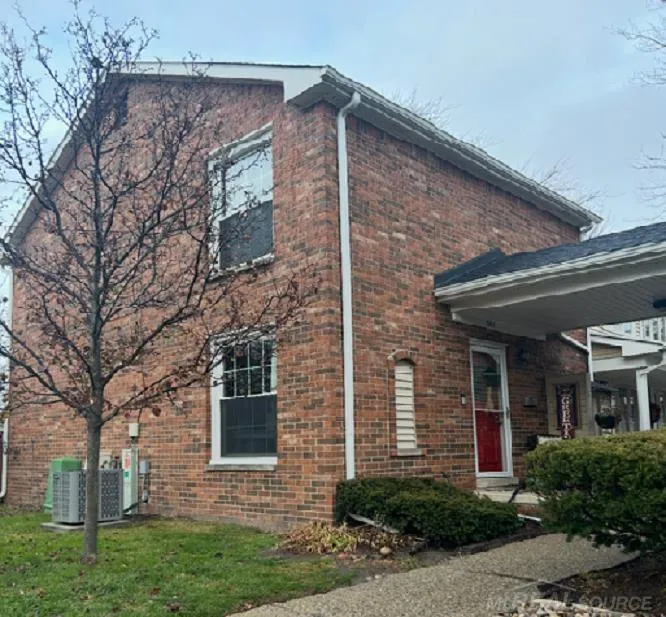 3551 Crooks Road Royal Oak City, MI 48073
