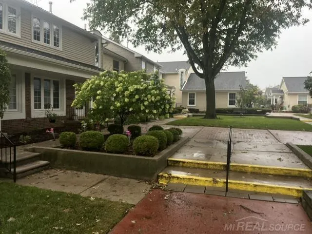 3551 Crooks Road Royal Oak City, MI 48073