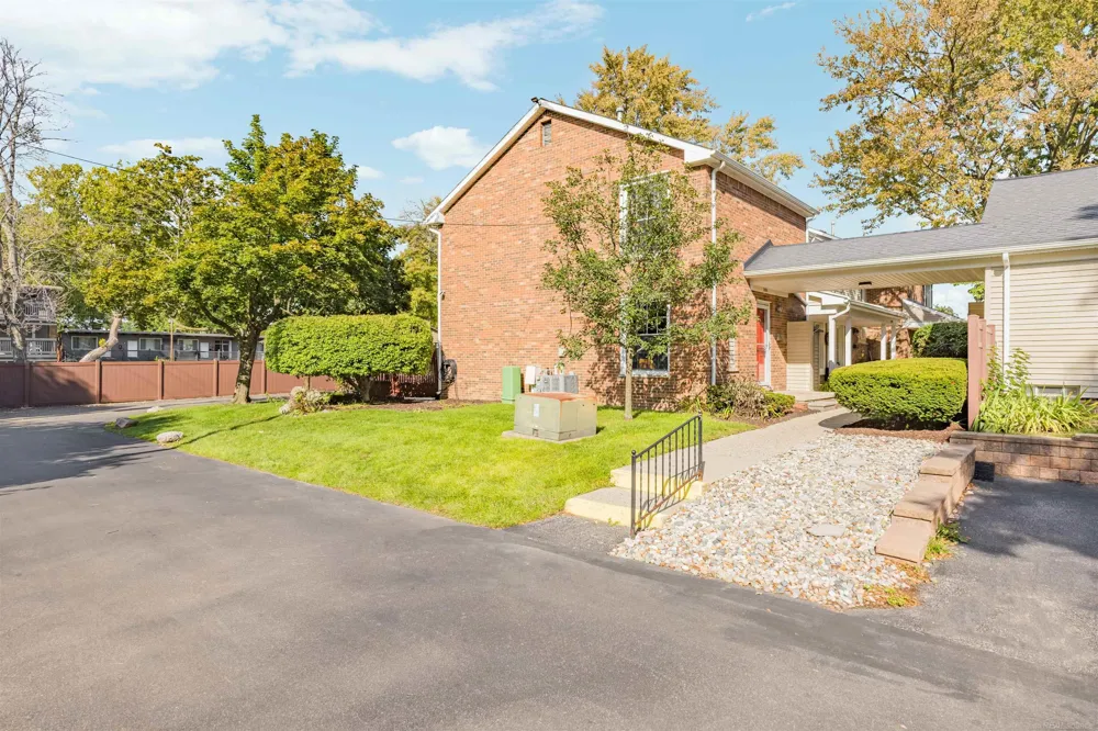 3551 Crooks Road Royal Oak City, MI 48073