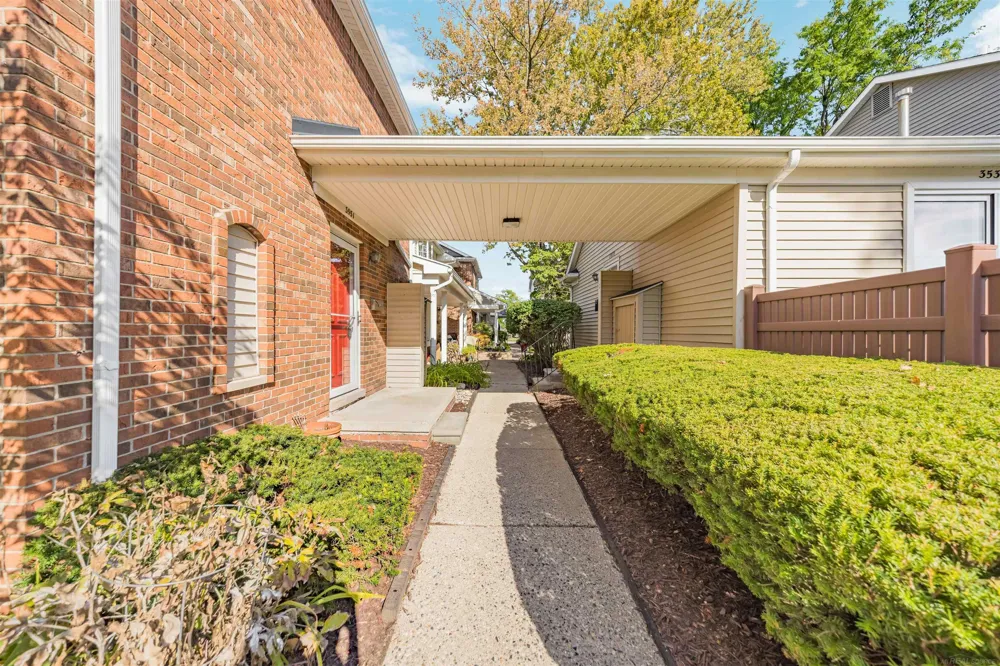 3551 Crooks Road Royal Oak City, MI 48073