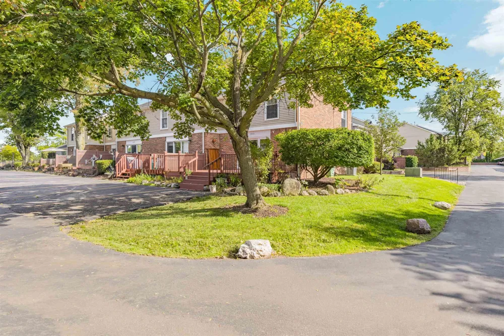 3551 Crooks Road Royal Oak City, MI 48073