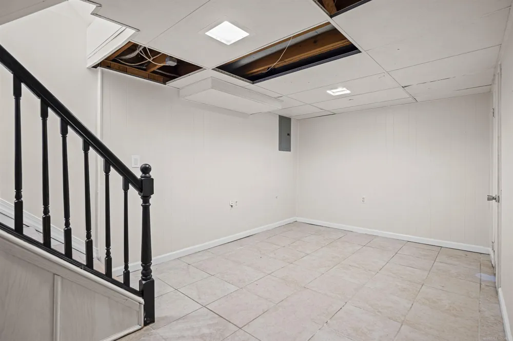 3551 Crooks Road Royal Oak City, MI 48073