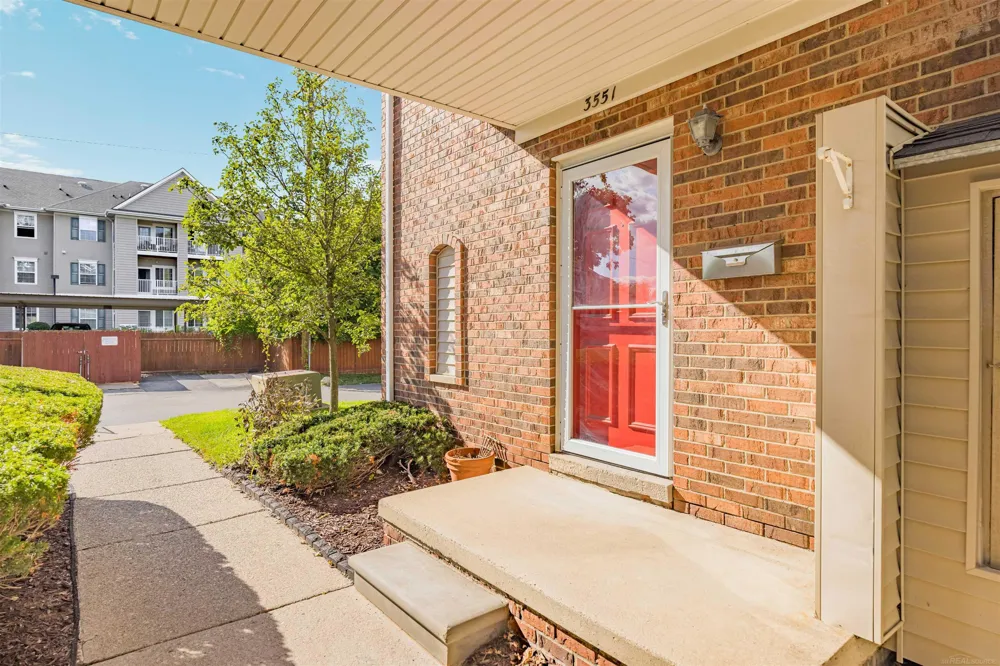 3551 Crooks Road Royal Oak City, MI 48073