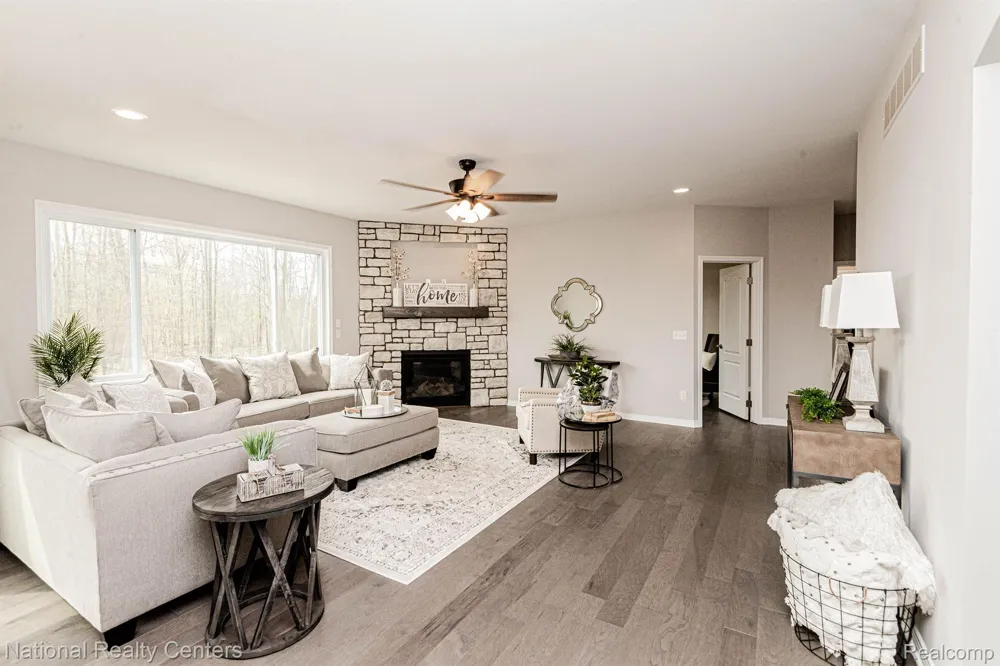 919 Guenevere Drive Oxford Charter Township, MI 48371