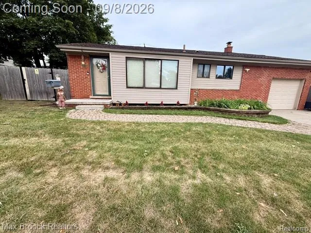 1136 Selfridge Boulevard Clawson City, MI 48017