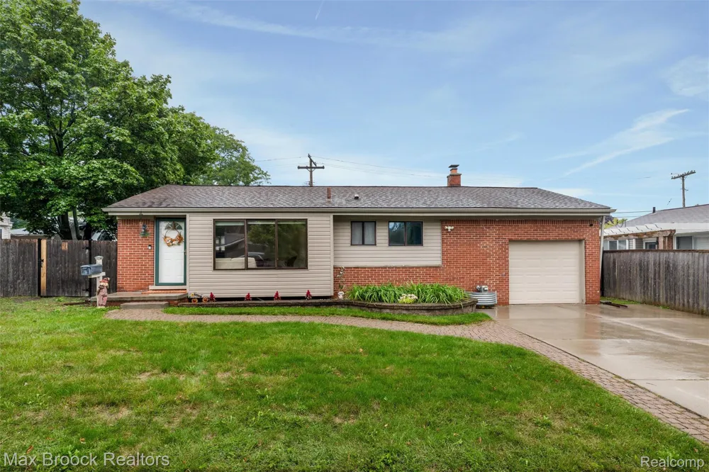 1136 Selfridge Boulevard Clawson City, MI 48017