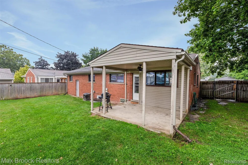 1136 Selfridge Boulevard Clawson City, MI 48017