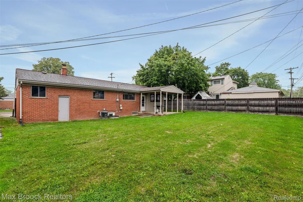 1136 Selfridge Boulevard Clawson City, MI 48017