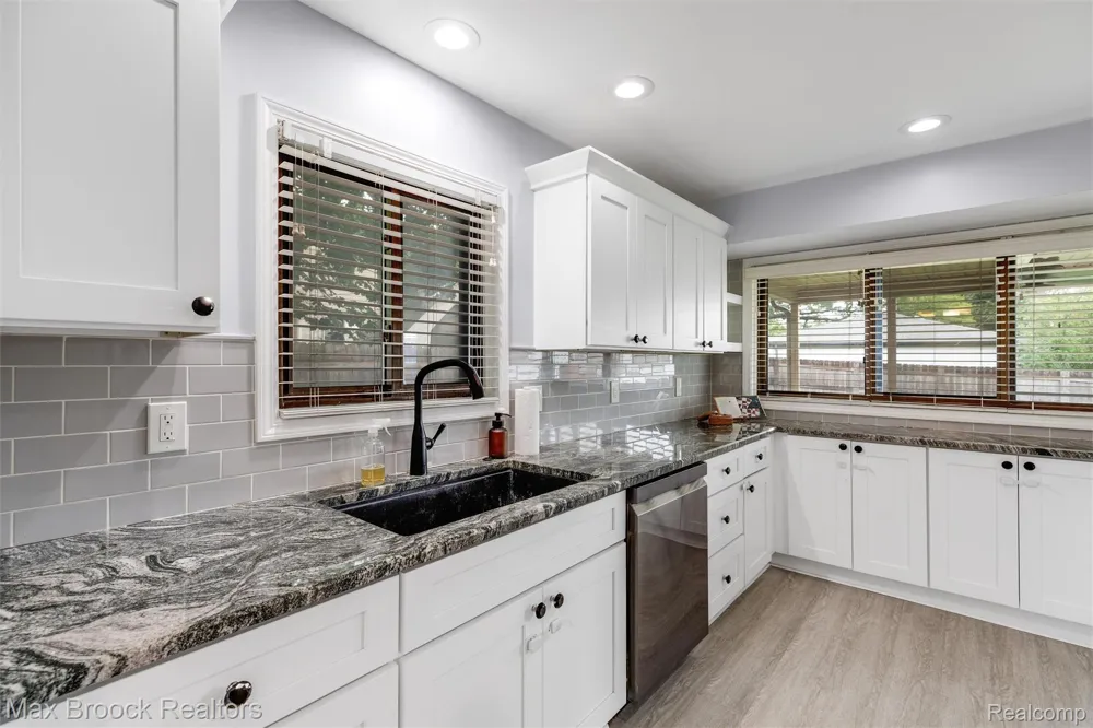 1136 Selfridge Boulevard Clawson City, MI 48017