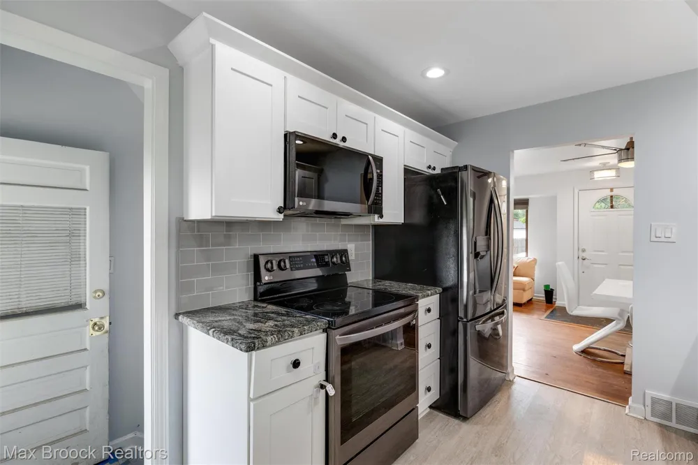 1136 Selfridge Boulevard Clawson City, MI 48017