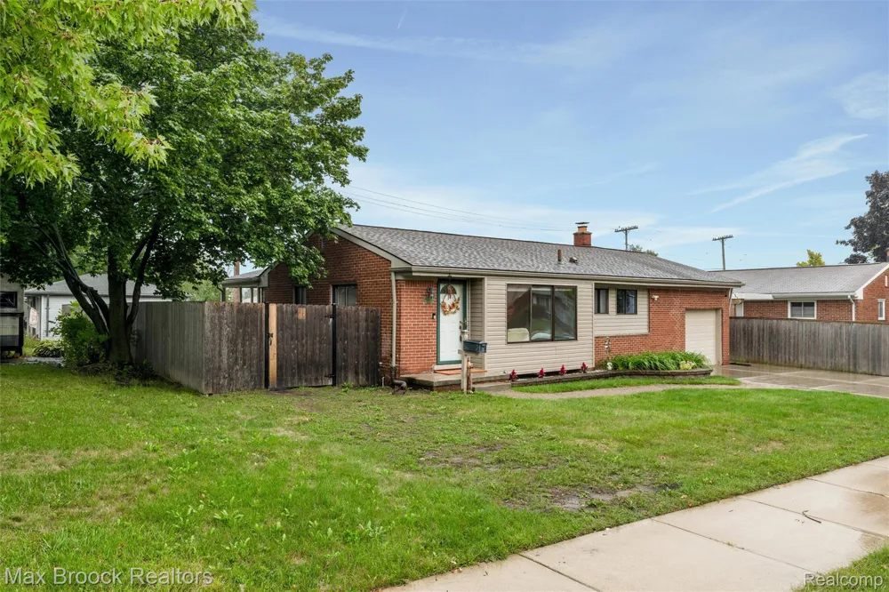 1136 Selfridge Boulevard Clawson City, MI 48017
