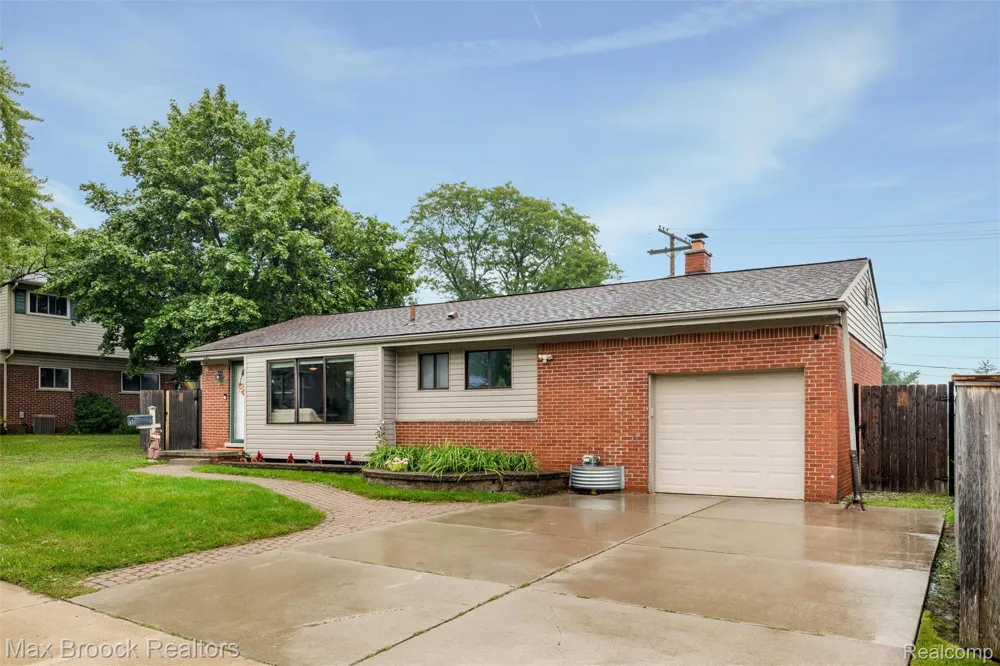 1136 Selfridge Boulevard Clawson City, MI 48017
