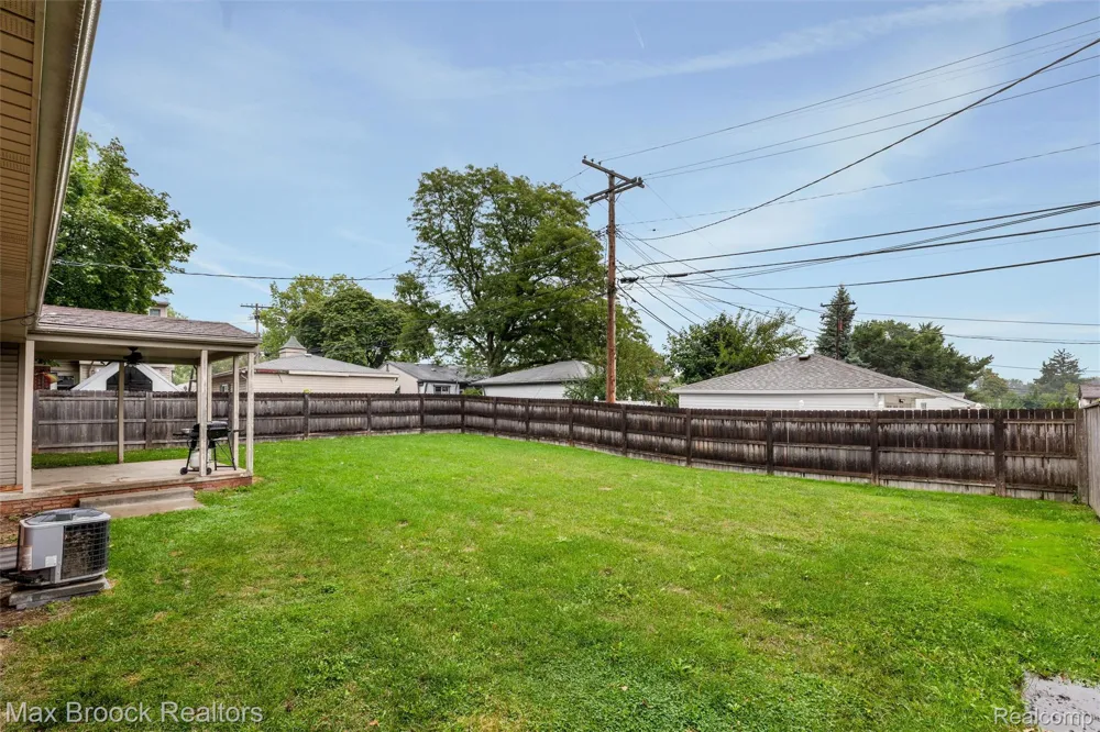 1136 Selfridge Boulevard Clawson City, MI 48017