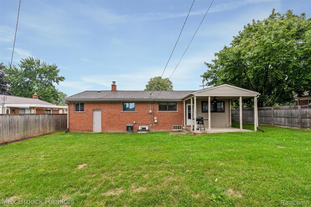 1136 Selfridge Boulevard Clawson City, MI 48017