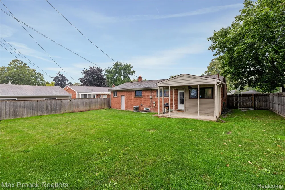 1136 Selfridge Boulevard Clawson City, MI 48017