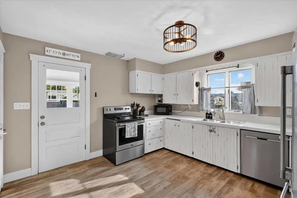 307 W Washington Avenue Zeeland City, MI 49464