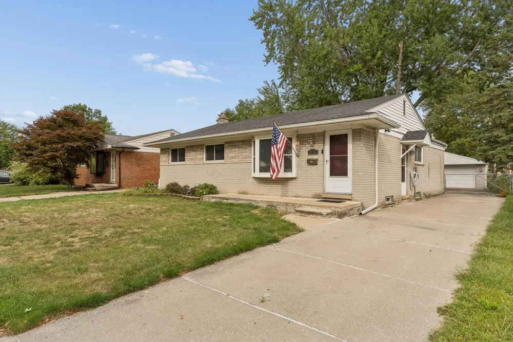 8234 Holly Drive Canton Charter Township, MI 48187