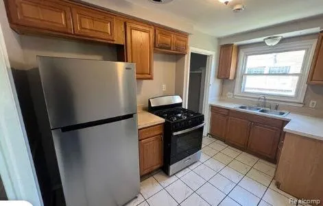 18867 rogge Detroit City, MI 48234