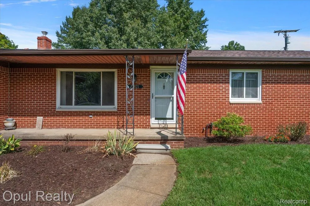 12821 10 Mile Road Green Oak Township, MI 48178