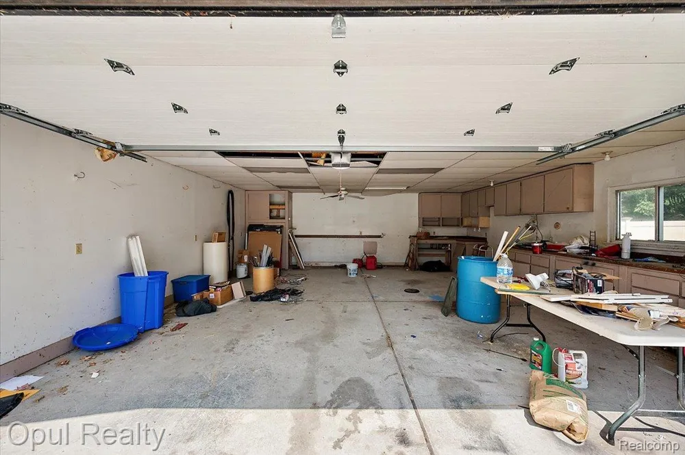 12821 10 Mile Road Green Oak Township, MI 48178