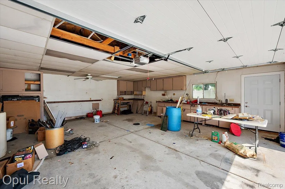 12821 10 Mile Road Green Oak Township, MI 48178