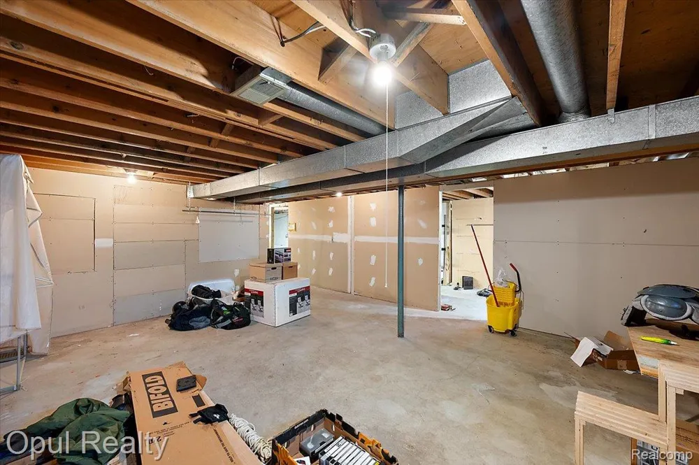 12821 10 Mile Road Green Oak Township, MI 48178