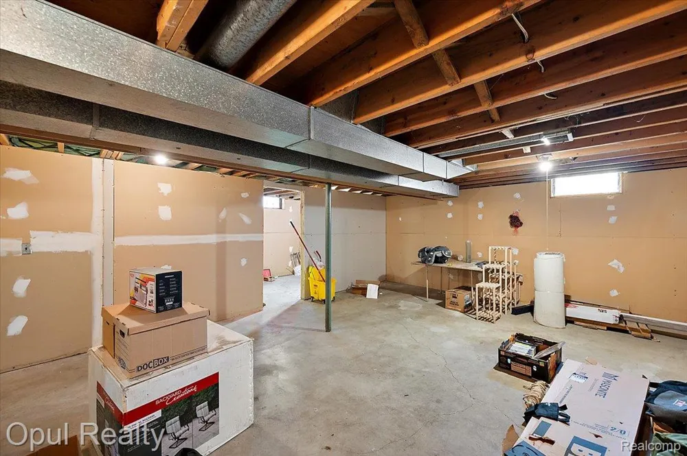 12821 10 Mile Road Green Oak Township, MI 48178