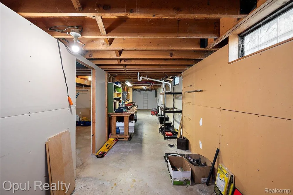 12821 10 Mile Road Green Oak Township, MI 48178