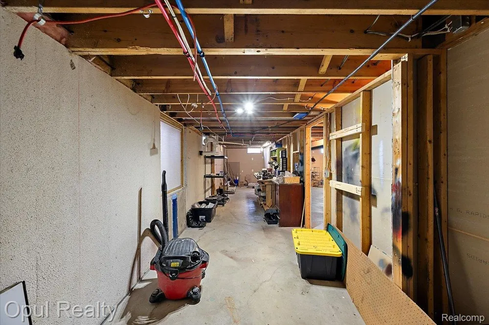 12821 10 Mile Road Green Oak Township, MI 48178