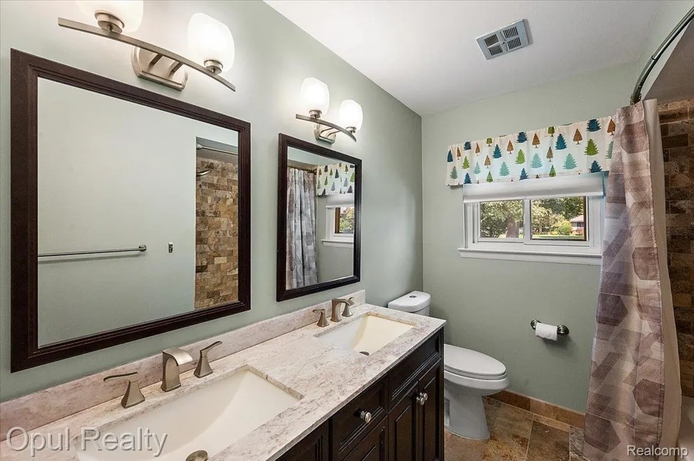 12821 10 Mile Road Green Oak Township, MI 48178