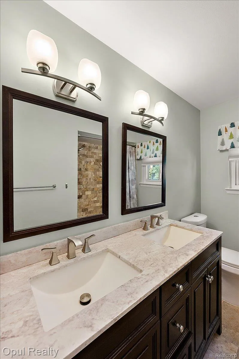 12821 10 Mile Road Green Oak Township, MI 48178