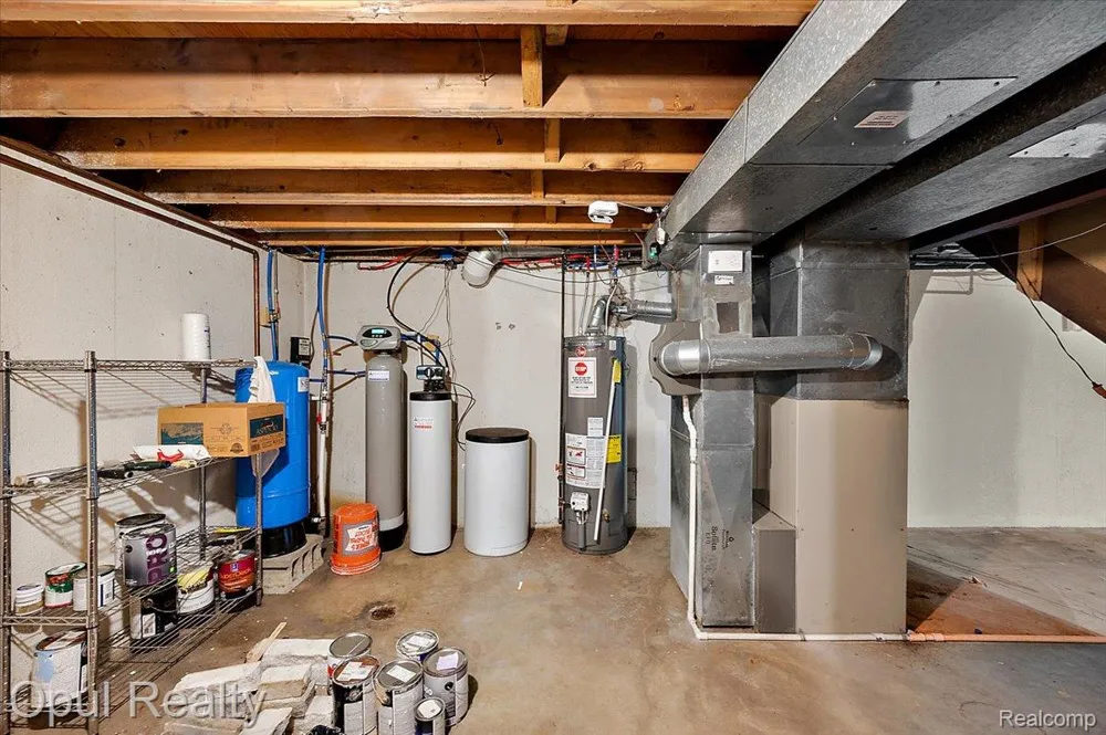 12821 10 Mile Road Green Oak Township, MI 48178