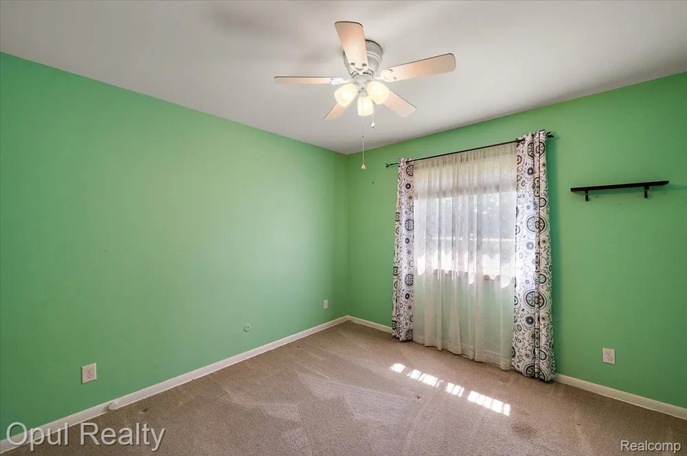 12821 10 Mile Road Green Oak Township, MI 48178