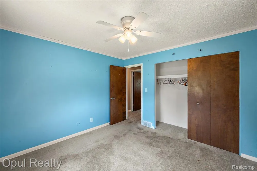 12821 10 Mile Road Green Oak Township, MI 48178