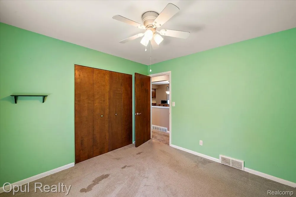12821 10 Mile Road Green Oak Township, MI 48178