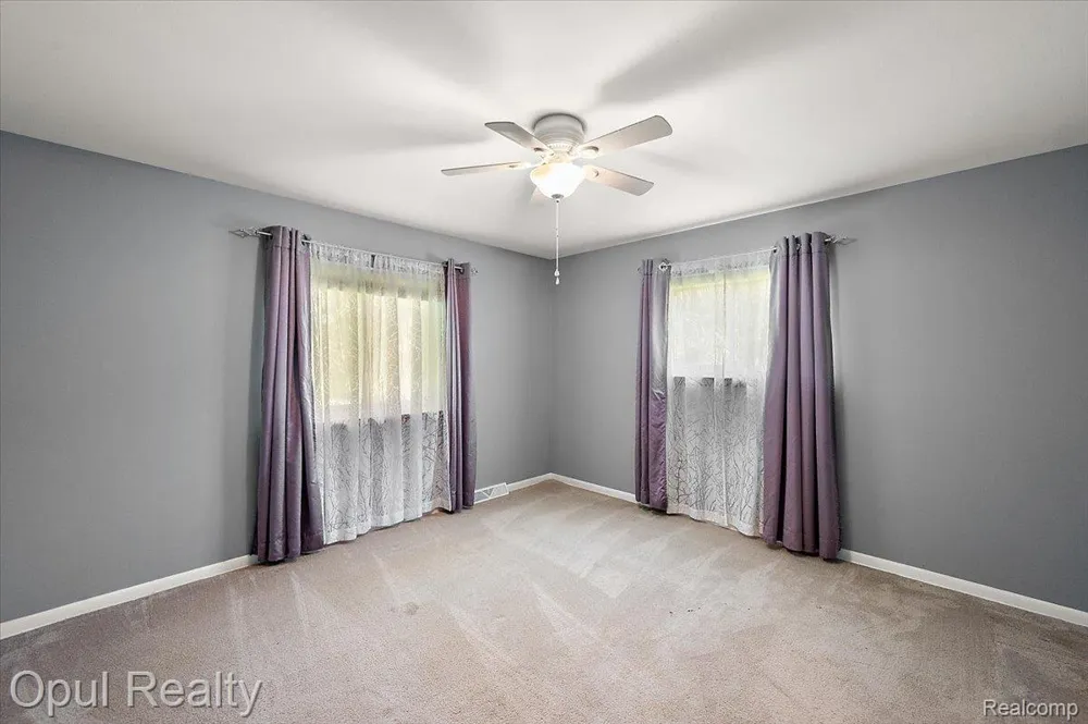 12821 10 Mile Road Green Oak Township, MI 48178