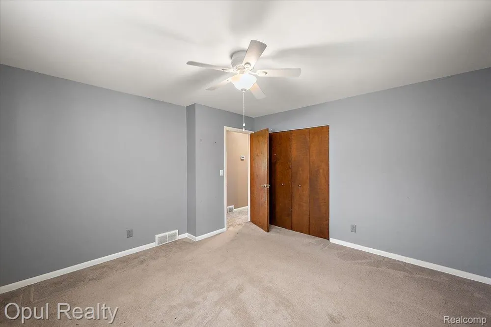12821 10 Mile Road Green Oak Township, MI 48178
